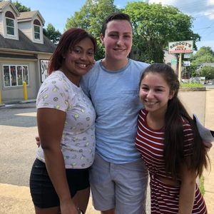 Meet your Posher, Mia